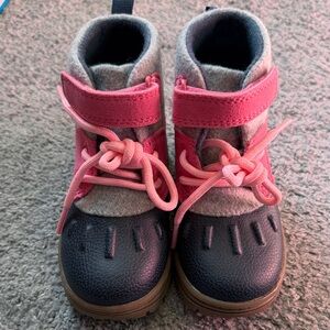 NWOT Carter's Pink, Navy Blue, and Gray Toddler Girl size 6 snow boots